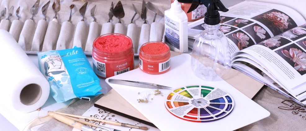 List of additional materials and tools for sculptural painting